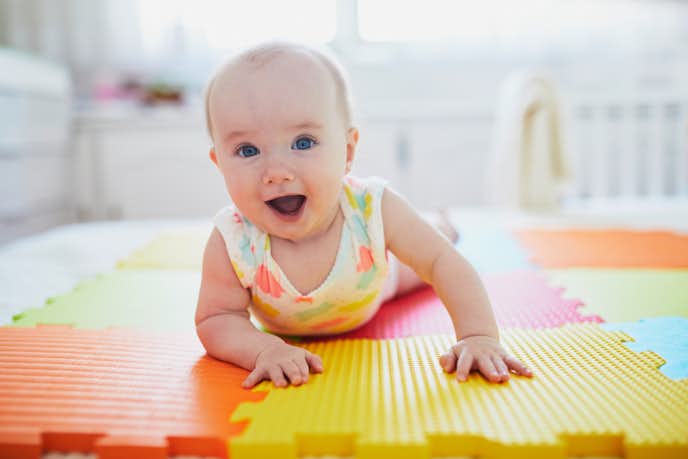 赤ちゃん用ジョイントマットのおすすめ15選 安全な厚さの人気商品を大公開 Smartlog