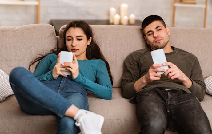 彼女が倦怠期の時に見せる特徴とは カップルで交際の危機を乗り越える方法を紹介 Smartlog 彼女が倦怠期の時に見せる特徴とは カップルで交際の危機を乗り越える方法を紹介 Smartlog