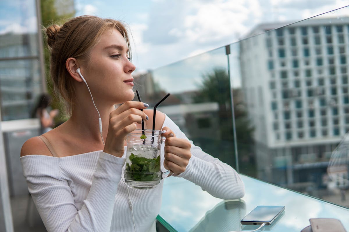 定番の結婚ソング集 結婚式や披露宴で流したいおすすめウエディング曲をご紹介 Smartlog 定番の結婚ソング集 結婚式や披露宴で流したいおすすめウエディング曲をご紹介 Smartlog