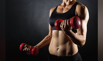 垂れ乳を防止する方法。胸が垂れる原...