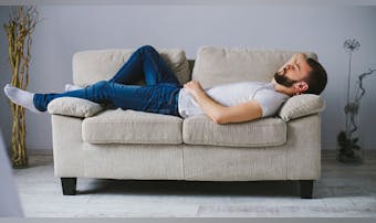 家デートですぐに寝る彼氏の心理。か...