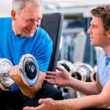 高齢者におすすめの筋力トレーニング｜無理なく簡単にできる運動プログラムを紹介！