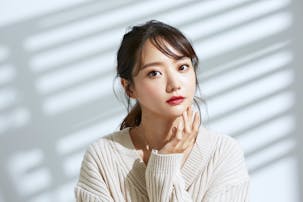 おでこが広いと言われる基準とは 広いおでこを持つ男女に似合う髪型も紹介 Smartlog