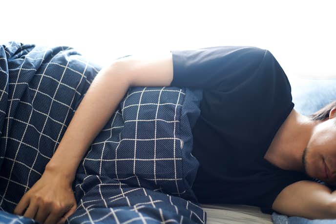 彼氏が寝てばかりでつまらない 男性が寝すぎてしまう理由 起きてもらうコツとは Smartlog