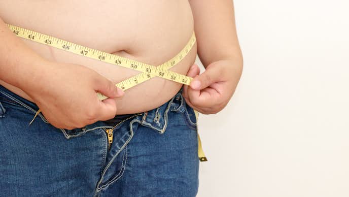 男性の内臓脂肪の平均値は？腹囲が85cmを超えている男性は要注意！