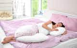 妊婦さんにおすすめの抱き枕10選｜楽な姿勢で寝られる人気マタニティグッズを紹介