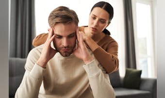 彼氏と喧嘩した時の仲直り方法は 気まずい空気を変える きっかけ を解説 Smartlog 彼氏と喧嘩した時の仲直り方法は 気まずい空気を変える きっかけ を解説 Smartlog