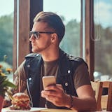 急に女性からのLINEの返信が遅くなった理...