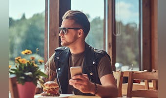 急に女性からのLINEの返信が遅く...