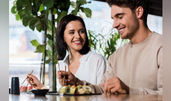 男友達と2人でご飯はアリ?誘われた...