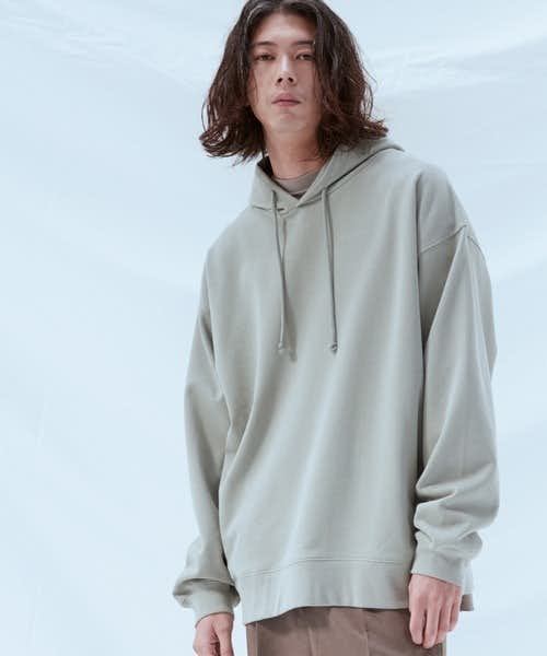 緑 グリーン パーカーで上品な着こなしに 人気のメンズコーデ術16選 Smartlog 緑 グリーン パーカーで上品な着こなしに 人気のメンズコーデ術16選 Smartlog