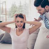 旦那が物に当たって怖い モノに八つ当たりする夫の心理と対処法を紹介 Smartlog 旦那が物に当たって怖い モノに八つ当たりする夫の心理と対処法を紹介 Smartlog