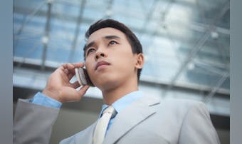 落ち着いた人の特徴とは?振る舞いが...