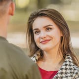 何かと褒めてくれる男性の心理とは?脈ありな...