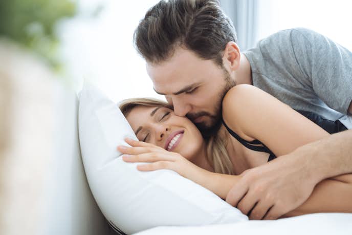 寝起きにキスをしてくる彼氏の心理とは 抵抗がある時は口臭対策を試してみて Smartlog 寝起きにキスをしてくる彼氏の心理とは 抵抗がある時は口臭対策を試してみて Smartlog