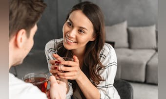 猫っぽい人の性格とは?猫系女子の見...