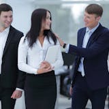 ごめん避けする女性がとる行動。避ける態度を...