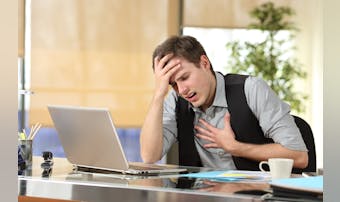 彼女を怒らせた時の男性心理とは|喧...