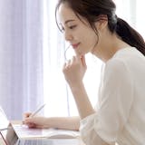 落ち着いている女性の特徴。どんな時も落ち着...