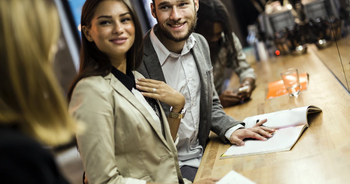 職場編 付き合ってないのに一緒に帰る人の心理とは 気になる本音を大公開 Smartlog 職場編 付き合ってないのに一緒に帰る人の心理とは 気になる本音を大公開 Smartlog