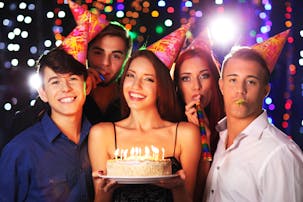 邦楽 バースデーソングのおすすめ一覧 誕生日のお祝いに最適な人気曲を大公開 Smartlog