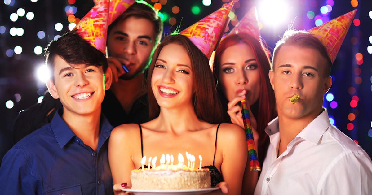 誕生日におすすめの歌25選 絶対に盛り上がる人気のバースデーソングを大公開 Smartlog 誕生日におすすめの歌25選 絶対に盛り上がる人気のバースデーソングを大公開 Smartlog