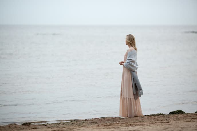 今の恋愛を諦める方法とは 早めに忘れたほうがいい 片思いの特徴 も紹介 Smartlog 今の恋愛を諦める方法とは 早めに忘れたほうがいい 片思いの特徴 も紹介 Smartlog