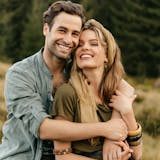 付き合ってない女性からハグされた 抱きつかれた時の男性心理とは Smartlog 付き合ってない女性からハグされた 抱きつかれた時の男性心理とは Smartlog