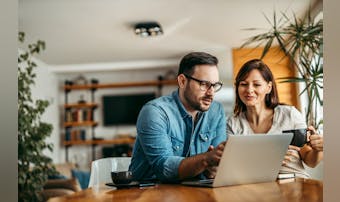 年上女性の脈ありサインは会話でわか...