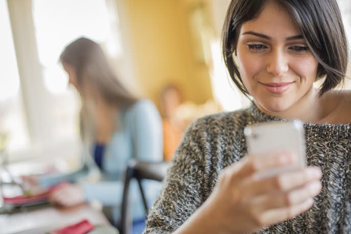 年上女性が見せる 脈ありline とは 好きな人と距離を縮めるライン術も紹介 Smartlog 年上女性が見せる 脈ありline とは 好きな人と距離を縮めるライン術も紹介 Smartlog