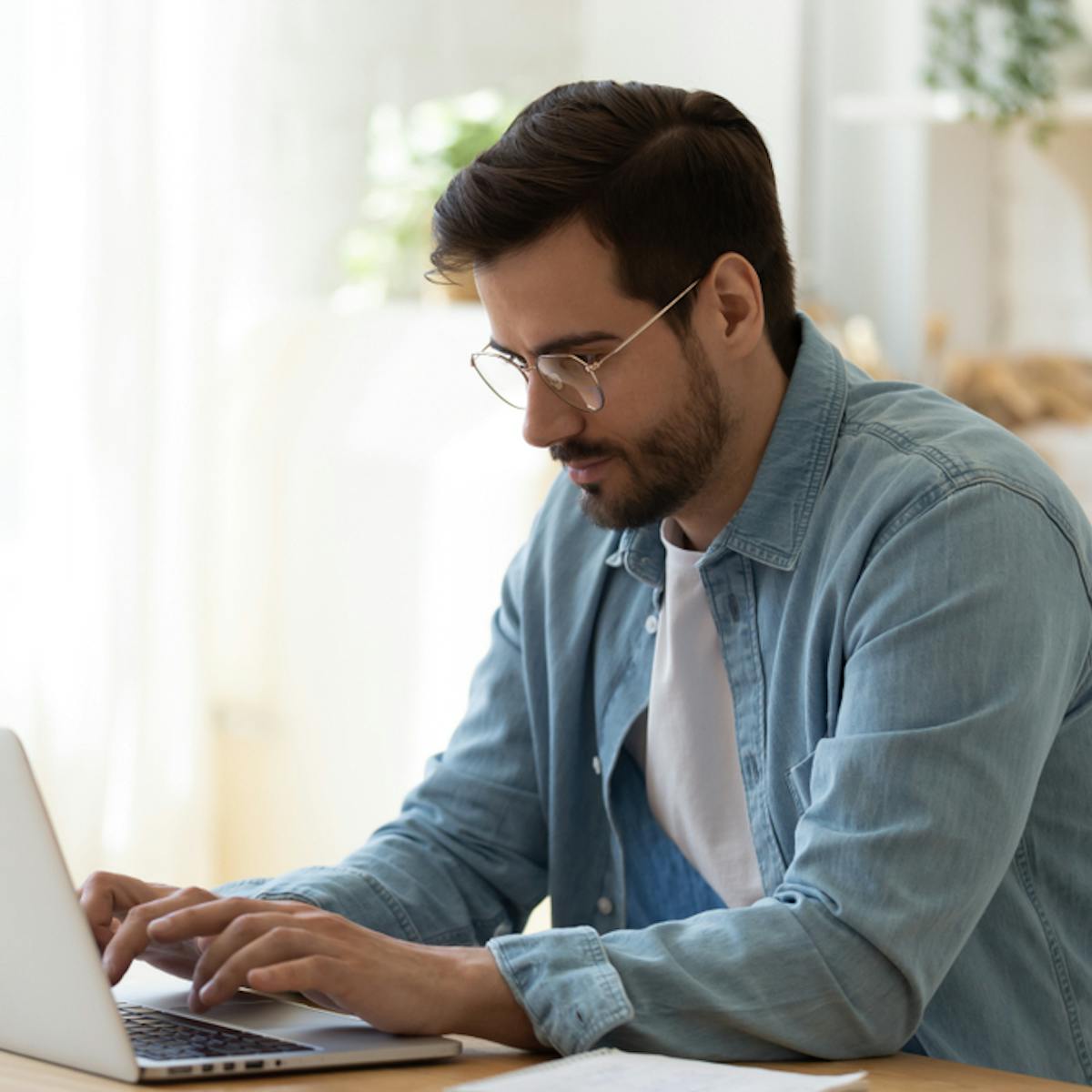 仕事が忙しい彼氏の心理とは 多忙な彼にとって理想的な彼女の特徴を解説 Smartlog 仕事が忙しい彼氏の心理とは 多忙な彼にとって理想的な彼女の特徴を解説 Smartlog