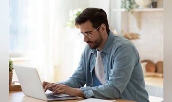 仕事が忙しい彼氏の心理とは?多忙な...