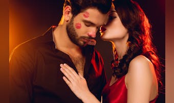 キスマークを女性からつける心理&意...