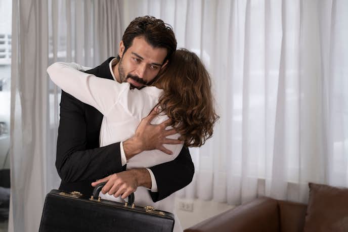 彼氏のハグが強いのは独占欲が理由 強すぎる 力強く抱きしめる男性心理を解説 Smartlog 彼氏のハグが強いのは独占欲が理由 強すぎる 力強く抱きしめる男性心理を解説 Smartlog