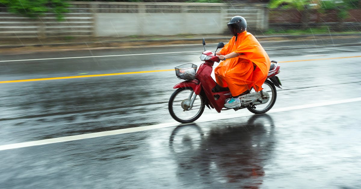 バイク用レインコートのおすすめ10選 雨でも濡れない人気のレインウェアを大公開 Smartlog バイク用レインコートのおすすめ10選 雨でも濡れない人気のレインウェアを大公開 Smartlog