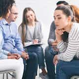 フリートークテーマ一覧集。会社・飲み会・合コンで盛り上がるお題とは?