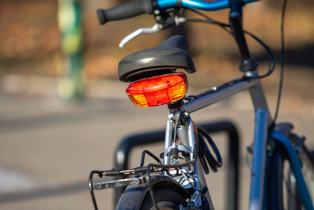 自転車用リアライトのおすすめ集｜夜道も安心の人気テールライトを解説 セレクト