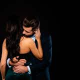 背中にキスをする男性心理とは?自分では見えない場所にキスする意味を大公開