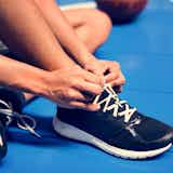 室内シューズのおすすめ15選。ジムや体育館での運動で使いやすい靴を大公開