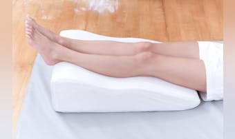 足枕のおすすめ10選｜睡眠の質を上げる使い心地のいい人気商品を徹底解説