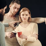 酔った時の行動で本音が分かる?男性が自分を...