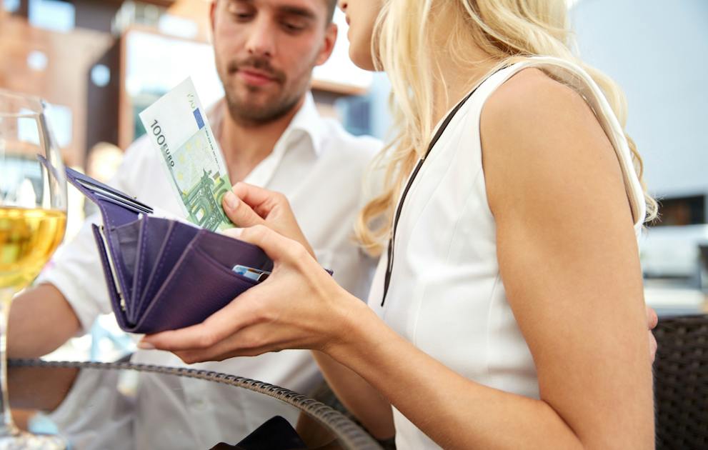 デートで奢らない男性心理とは 付き合ったら後悔するケチな男の特徴も紹介 Smartlog