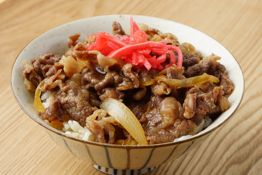 ダイエット中に牛丼は食べてもいいの？牛丼のカロリーや太りにくい食べ方を解説！
