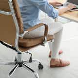 貧乏ゆすりのダイエット効果とは?むくみ解消や脚痩せもできるやり方を解説!