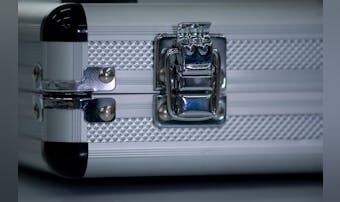 アルミ製スーツケースのおすすめ集｜丈夫でおしゃれな人気トランクを徹底解説！
