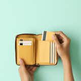 クレジットカードケースのおすすめ特集|大容量で薄い持ち運び用収納ケースも紹介