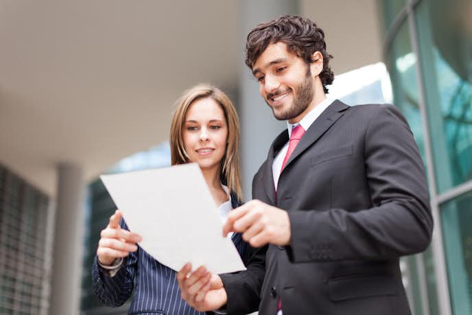 会社の先輩を好きになった時のアプローチ方法 年上男性を振り向かせるコツとは Smartlog 会社の先輩を好きになった時のアプローチ方法 年上男性を振り向かせるコツとは Smartlog