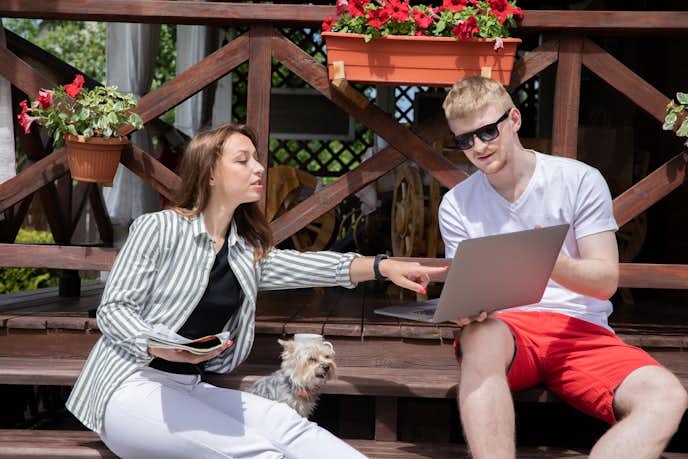 好きな人の口癖がうつる女性の5つの心理 話し方を真似しちゃうのはなぜ Smartlog 好きな人の口癖がうつる女性の5つの心理 話し方を真似しちゃうのはなぜ Smartlog