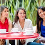 自分の話ばかりする女性の7つの心理。関係別で違う“上手な対処法”とは?