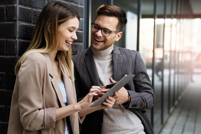 初めての彼女と結婚するメリット デメリット 入籍前に確認する7つの注意点とは Smartlog 初めての彼女と結婚するメリット デメリット 入籍前に確認する7つの注意点とは Smartlog